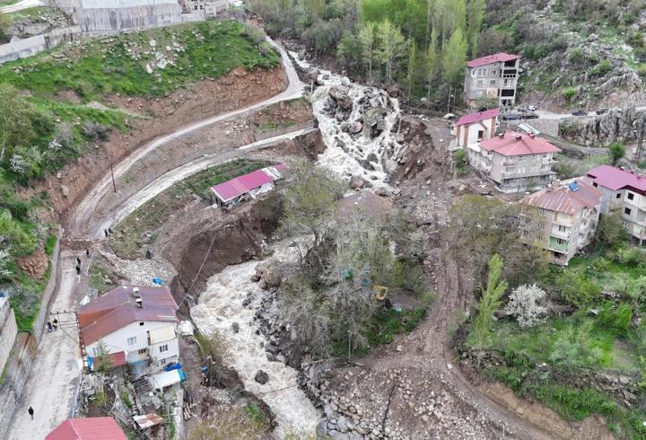 Beyttüşebap'ta derelere yakın 20 ev tahliye edildi