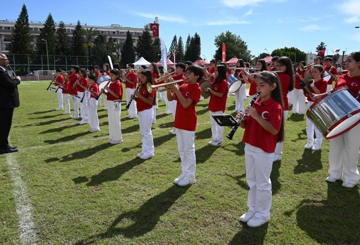 Kemer'de Gençlik ve Spor Bayramı kutlandı