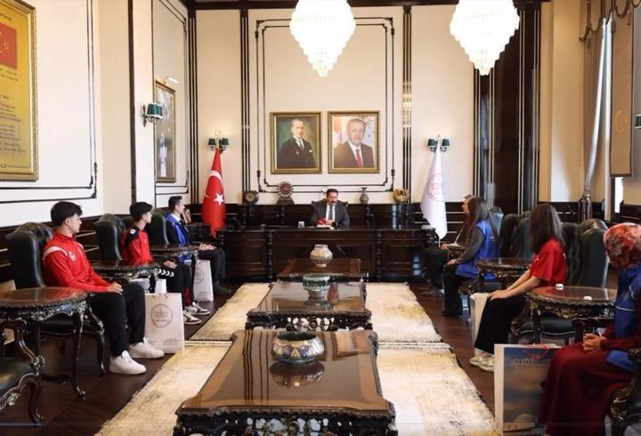Hatay Valisi Masatlı gençleri makamında kabul etti