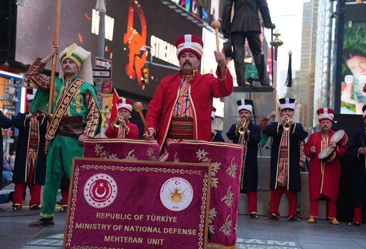 Mehter Takımı, Times Meydanı'nı inletti