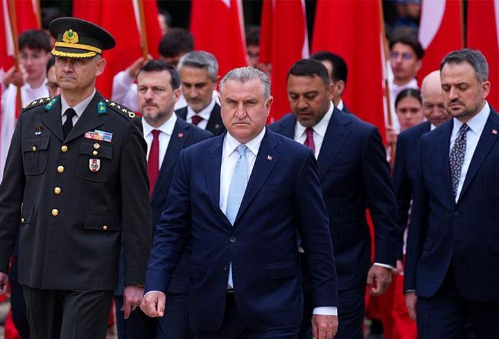 Bakan Bak ve beraberindeki heyet Anıtkabir'i ziyaret etti