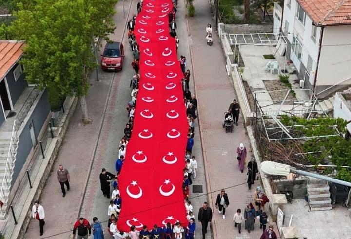 Nevşehir’de 135 metrelik Türk bayrağı ile 19 Mayıs yürüyüşü