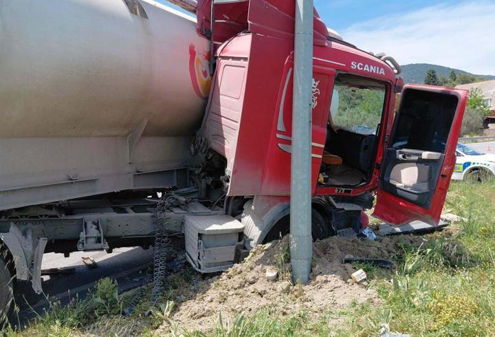 TIR elektrikli bisiklete çarptı, aynı aileden 1 kişi öldü, 4 kişi yaralandı