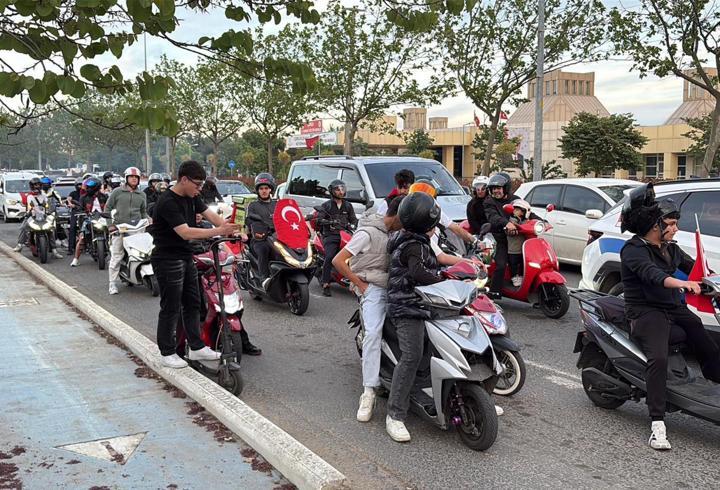 Çorlu'da şehit 2 polis memuru için konvoy düzenlendi