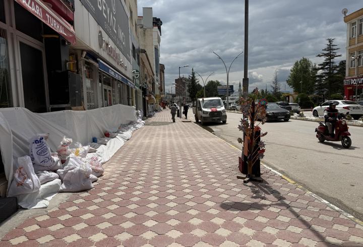Almus Barajı’nda taşkın alarmı: Turhal’da esnaf kepenk kapattı
