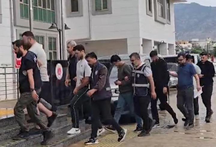 Adana'daki cinayette 5 şüpheli adliyede