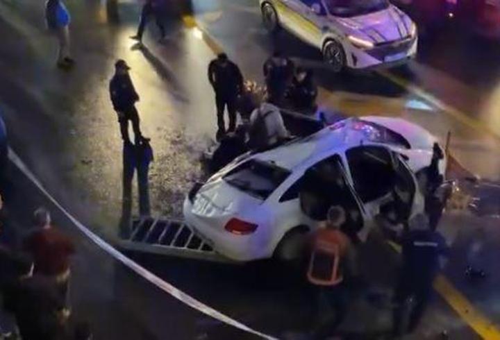 Ankara’da kontrolden çıkan otomobil Sıhhiye Köprüsü'nden alt yola düştü; 1 yaralı