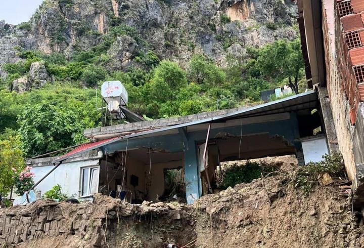 SON DAKİKA... Hatay'da sağanak nedeniyle ev çöktü: 1 can kaybı