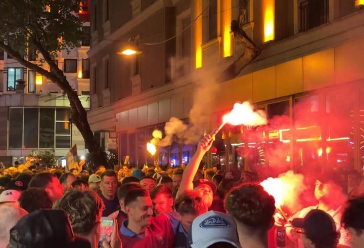 İstanbul'da Aston Villa taraftarları şampiyonluğu kutladı