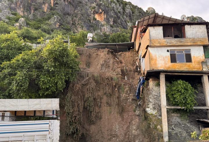 Türkiye sağanak altında... Hatay'da sağanak nedeniyle ev çöktü: 1 can kaybı