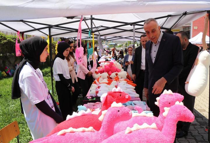 TÜBİTAK projelerini ve el emeği ürünleri sergilediler
