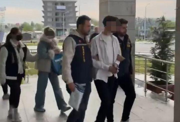 Kütahya’da kuyumcuyu düşük ayarlı altınla dolandıran 4 şüpheli yakalandı