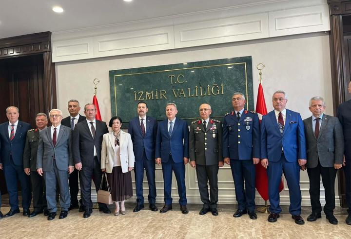 Vali Elban, il protokolü ile bayramlaştı