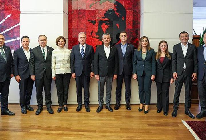 Özgür Özel, büyükşehir belediye başkanları ile bir araya geldi