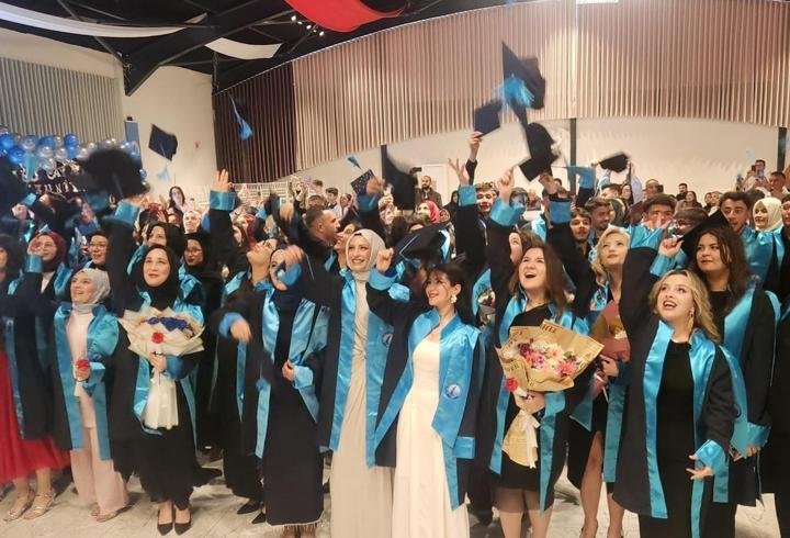 Çay MYO'da mezuniyet töreni