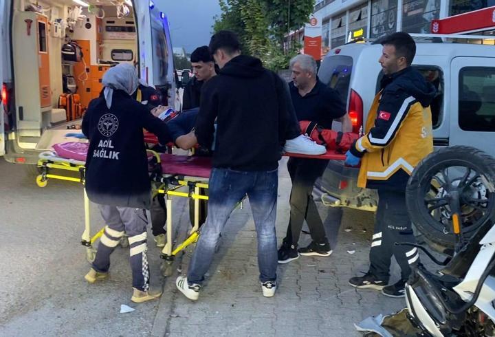 Bursa’da motosiklet, hafif ticari araca çarptı: 2 yaralı