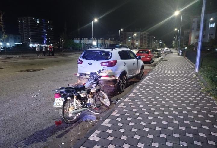 Motosiklet park halindeki cipe çarptı: 1 ölü, 1 yaralı