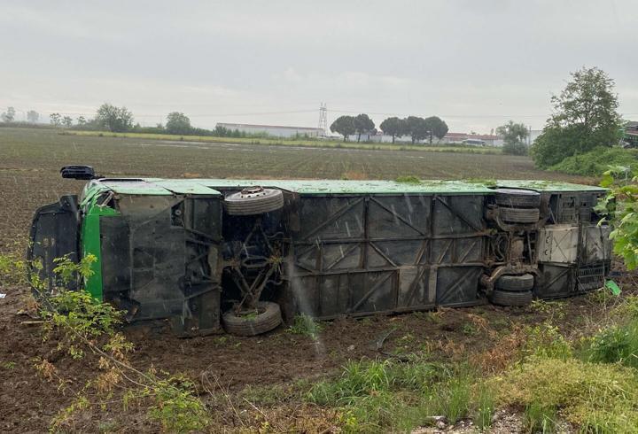 Çanakkale'de otobüs devrildi: Çok sayıda yaralı
