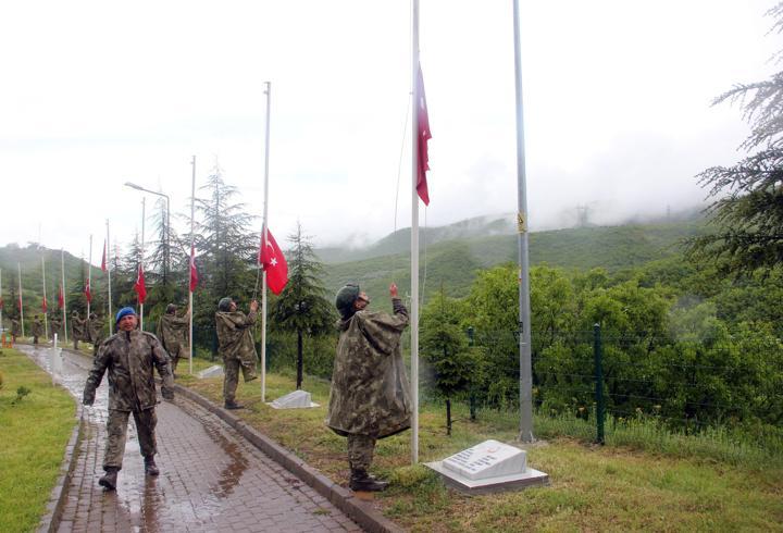 Bingöl'de 33 yıl önce şehit edilen 33 asker törenle anıldı