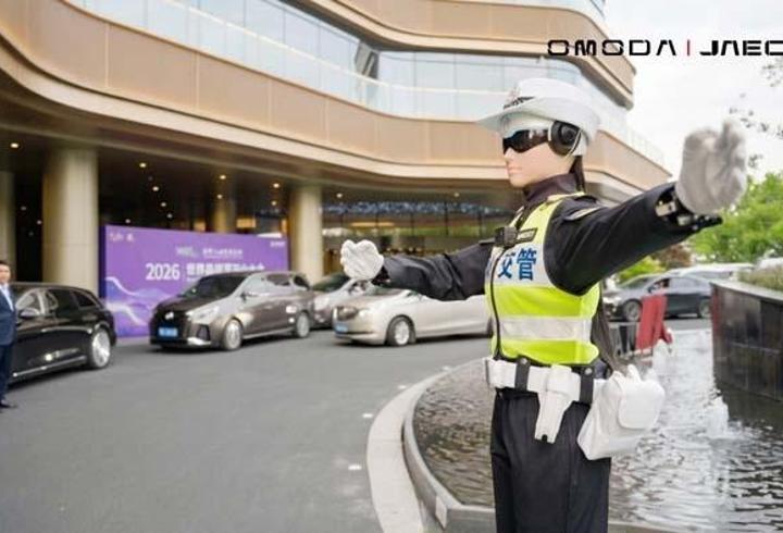 Çin'li otomotiv markası robotlara merak sardı