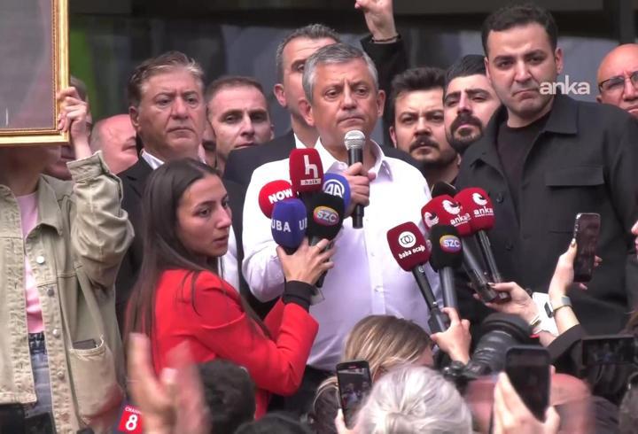Özgür Özel CHP Genel Merkezi'nden ayrıldı: "Geri gelmek üzere çıkıyorum"