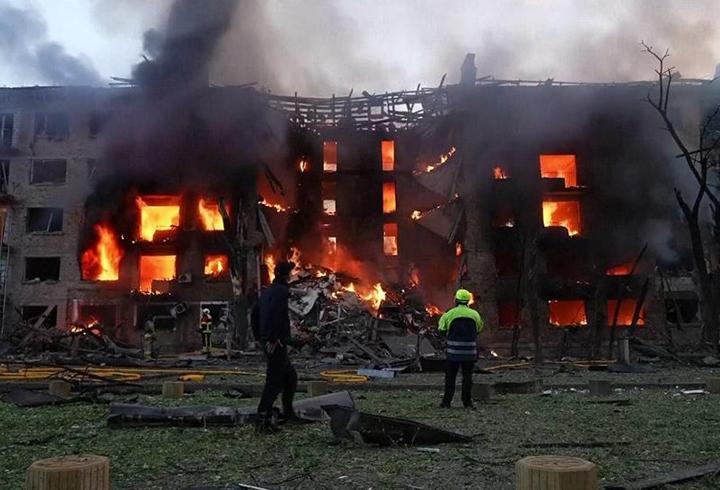Rusya, Ukrayna'yı Oreşnik ile vurdu: En az 4 kişi hayatını kaybetti