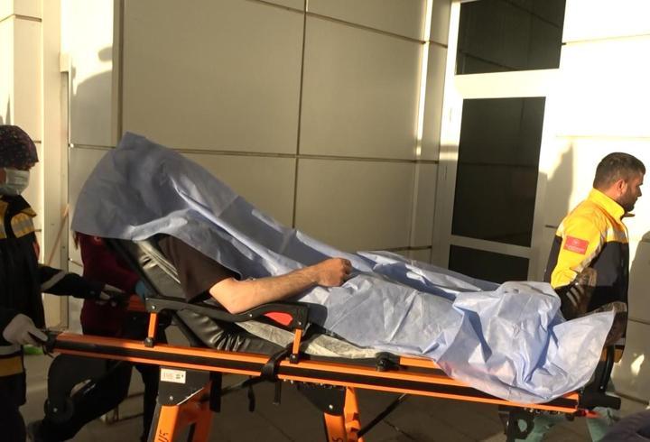Alacak kavgasında ağabey bıçaklandı, kardeşi darbedildi