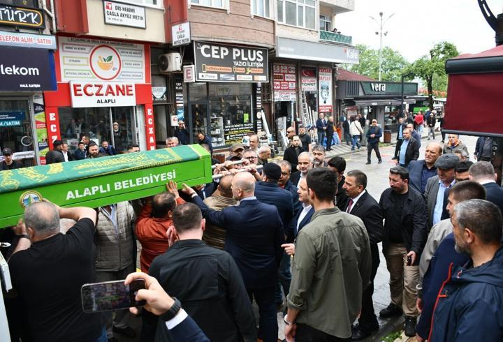 Eski AK Parti MKYK Üyesi Emine Çift son yolculuğuna uğurlandı