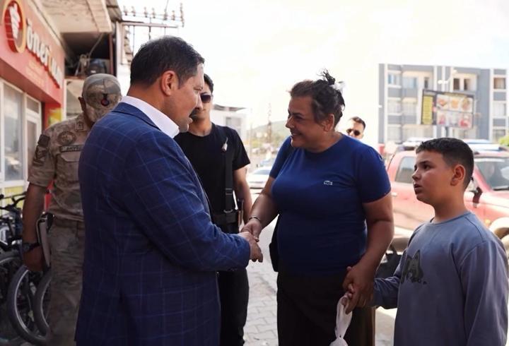 Hatay Valisi Masatlı esnafla bayramlaştı