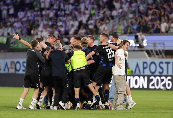Wolfsburg, 30 yıl sonra küme düştü! Paderborn, Bundesliga'da...