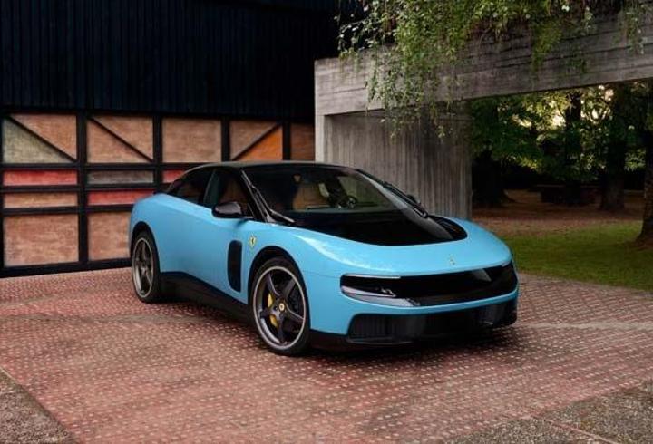 4 kapılı Ferrari Luce yola çıkıyor