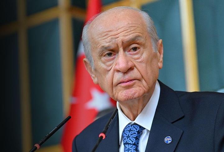 Kimi evladını, kimi kardeşini bekliyor… Darülaceze sakinleri bayramlarda hatırlanıp ziyaret edilseler de gözleri hep kapıda sevdiklerini, ailelerini bekliyorlar. CNN TÜRK Muhabiri Emel Telli, Darülaceze’deki buruk bayram atmosferini ekranlara taşıdı.5