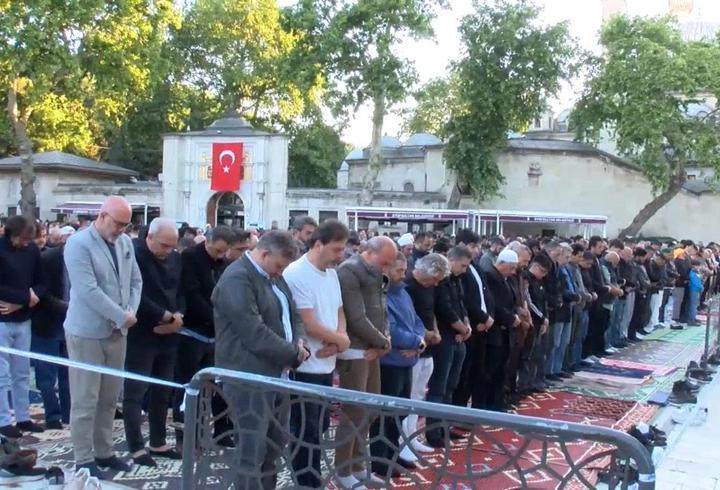 Bayram namazını Eyüpsultan Camii’nde kıldılar