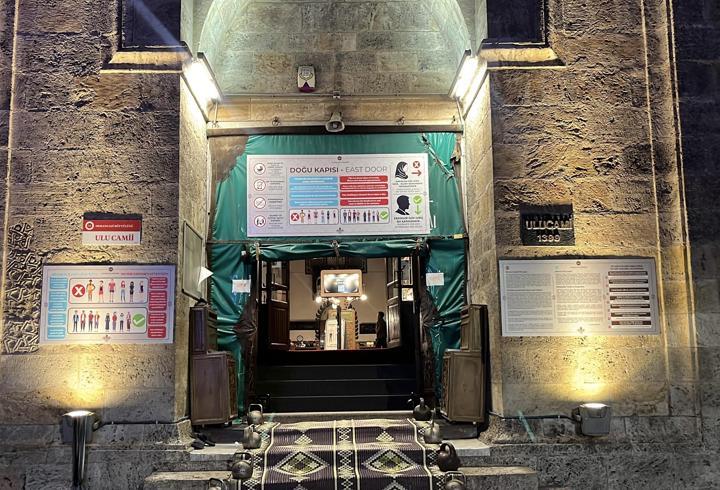 Bursa'da, bayram namazı 626 yıllık Ulu Cami'de kılındı