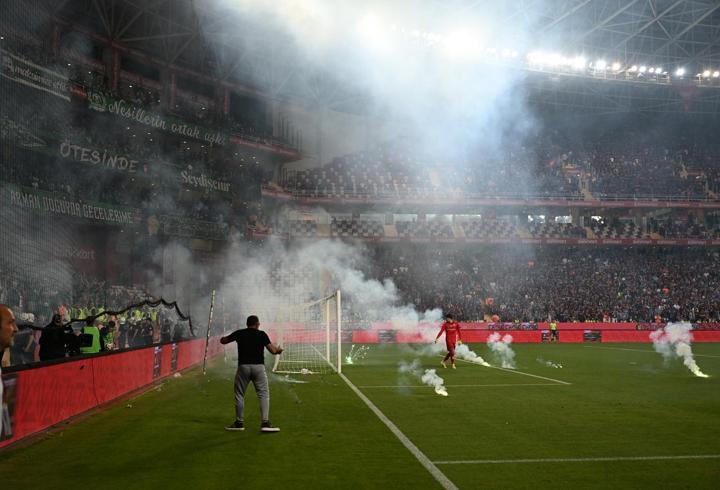 Trabzonspor ile Konyaspor, meşaleli final sonrası PFDK'ya sevk edildi