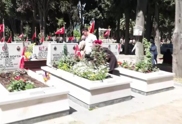 Şehit yakınları bayramda Edirnekapı Şehitliği'nde