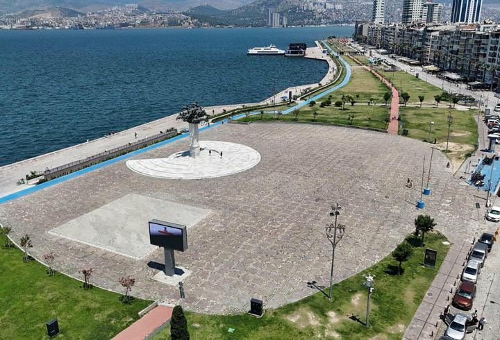 İzmir’de Kordon boş kaldı