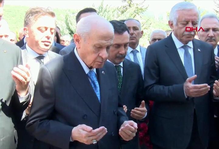 Devlet Bahçeli Ülkücü Şehitler Anıtını ziyaret etti