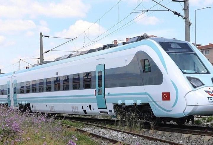 Milli hızlı tren 240 kilometre hıza ulaştı