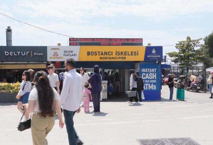 Bayramın ikinci gününde Adalar vapur iskelesinde yoğunluk yaşandı