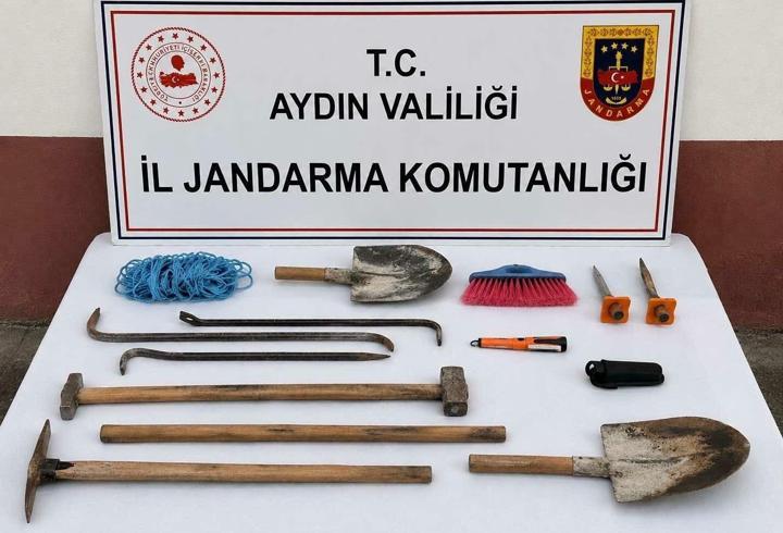 Aydın'da kaçak tarihi eser kazısına suçüstü; 3 gözaltı