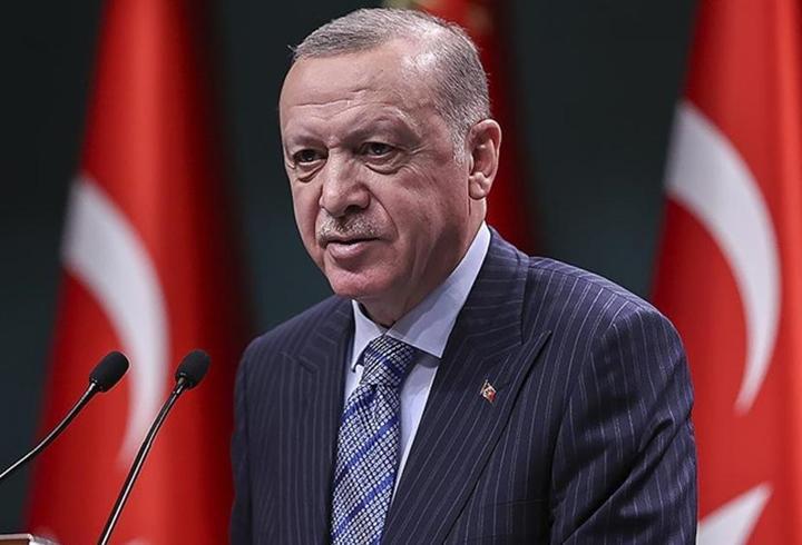 Dışişleri Bakanlığı'ndan yapılan yazılı açıklamada, "Ukrayna’nın Odessa Limanı’ndan Türkiye’ye kuru yük taşımakta olan Türk sahipli, Vanuatu bayraklı bir geminin dün gece (28 Mayıs) bir insansız hava aracıyla saldırıya uğradığı ve mürettebattan iki vatandaşımızın hafif yaralandığı öğrenilmiştir." denildi.
5