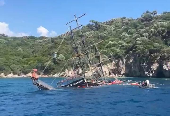 Marmaris’te tur teknesi battı, 110 yolcu tahliye edildi