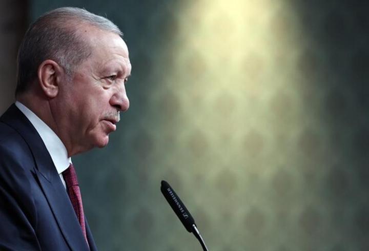 Kurban Bayramı tatilinin sona ermesiyle birlikte milyonlarca kişinin dönüş yolculuğuna çıkması beklenirken, uzmanlar trafik yoğunluğuna karşı sürücüleri dikkatli olmaları konusunda uyardı. Bayram dönüşlerinde yaşanan yoğunluğun kazalara davetiye çıkarabileceğine dikkat çekilirken, araç kontrollerinin ihmal edilmemesi gerektiği vurgulandı.1