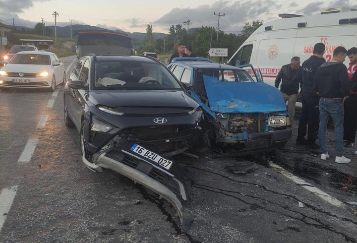 Kütahya’da trafik kazası; 3 yaralı