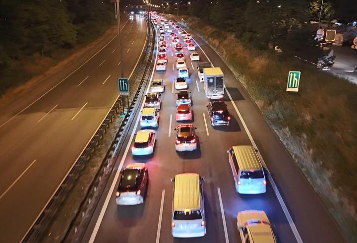 TEM Otoyolu Kocaeli geçişinde bayram dönüşü yoğunluğu
