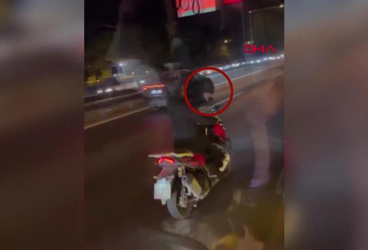 Korku dolu anlar! Kavga etti, İETT'ye cisim fırlattı
