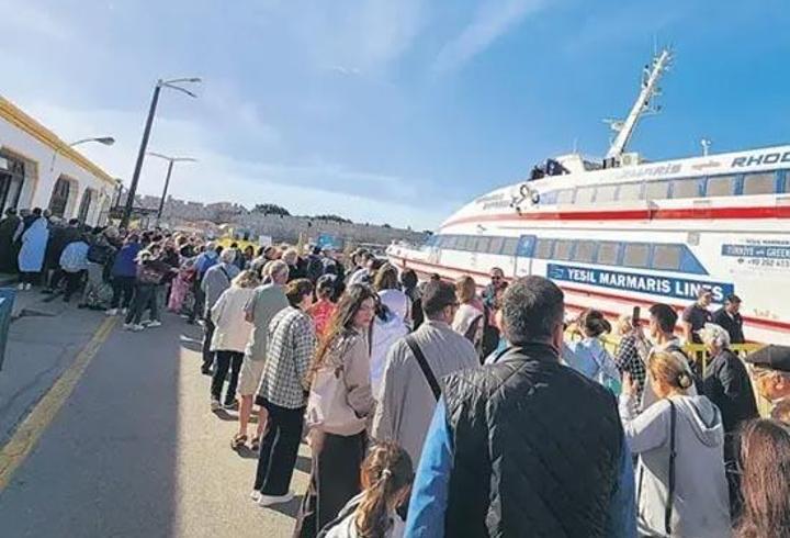 Yunan adalarına akın var! Feribot biletleri cep yakıyor