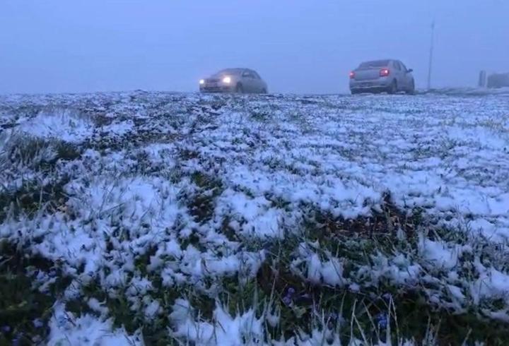İstanbul Beylikdüzü'nde meydana gelen trafik kazasında, freni arızalandığı belirtilen özel halk otobüsü park halindeki tıra çarptı. Kazada otobüs şoförü yaralanırken, bölgede bulunan bir otomobilde de maddi hasar oluştu.1