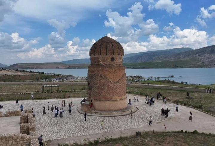 12 bin yıllık geçmişe sahip Hasankeyf'te bayram yoğunluğu